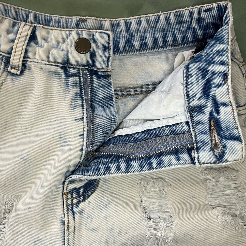 Light washed distressed denim shorts, Size S - Picture 3 of 6
